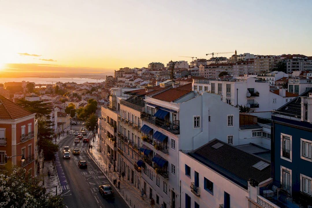 €2.000–€2.500 para viver em Lisboa em 2026? Bairros, custos e checklist